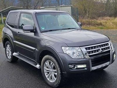 Grau Gebraucht 2009 Mitsubishi Pajero Inform SUV | € 29.500