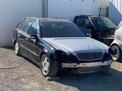 Schwarz Gebraucht 2004 Mercedes E280 Avantgarde Kombi | € 1.100