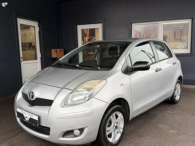 Gebraucht Toyota Yaris 69 PS (50 kW) 2009 Silber Kleinwagen