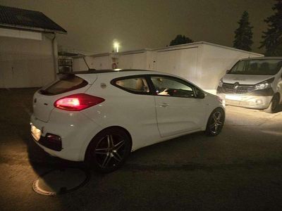 Gebraucht Kia ProCeed Motion 90 PS (66 kW) 2013 Weiß Kleinwagen