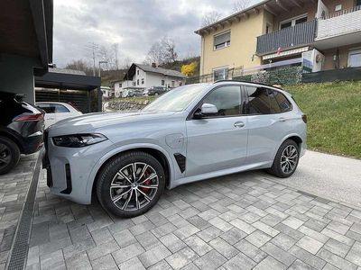 Gebraucht BMW X5 489 PS (359 kW) 2025 Grau SUV