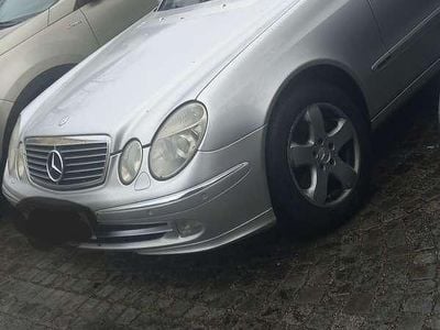 Gebraucht Mercedes E200 Avantgarde 122 PS (89 kW) 2003 Grau Limousine