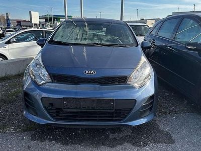 Blau Gebraucht 2017 Kia Rio Limousine | € 2.290