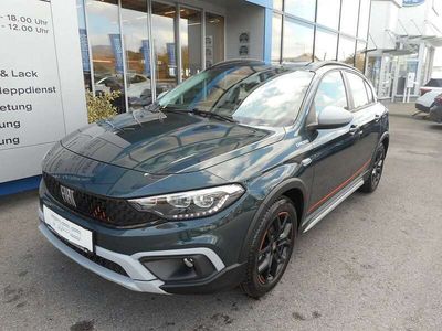 Foresta grün metallic ( 468 ) Gebraucht 2023 Fiat Tipo Cross Limousine | € 23.990
