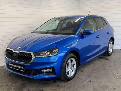 Mittelblau metallic Gebraucht 2023 Skoda Fabia Style Limousine | € 17.990 (Fairer Preis)
