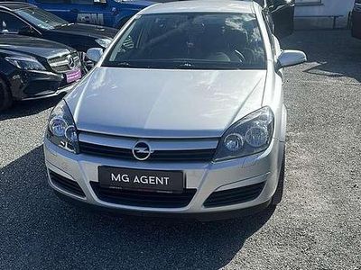 Grau Gebraucht 2004 Opel Astra Enjoy Kleinwagen | € 7.560