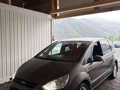 Braun Gebraucht 2012 Ford S-MAX Titanium Van / Kleinbus | € 6.990 (Guter Preis)