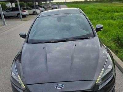 Grau Gebraucht 2017 Ford Focus Limousine | € 7.200 (Fairer Preis)