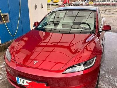 Rot Gebraucht 2024 Tesla Model 3 Limousine | € 40.000 (Teuer)