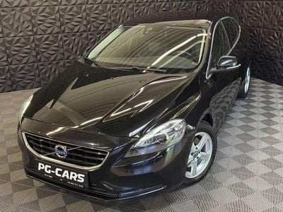Schwarz Gebraucht 2015 Volvo V40 Momentum Kombi | € 11.200 (Fairer Preis)
