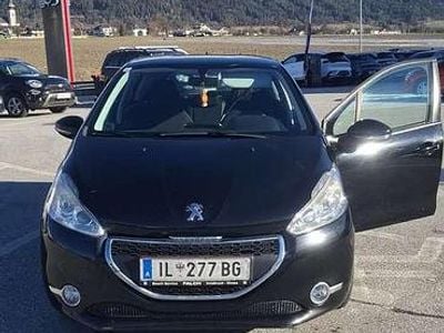 Gebraucht Peugeot 208 Active 95 PS (69 kW) 2013 Schwarz Kleinwagen