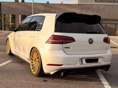 Weiß Gebraucht 2017 VW Golf VII GTI Limousine | € 25.000 (Teuer)