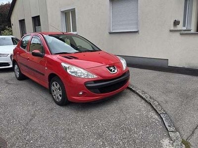 Rot Gebraucht 2011 Peugeot 206 Limousine | € 5.300 (Etwas zu teuer)