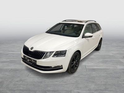 Weiss normal Gebraucht 2020 Skoda Octavia Style Kombi | € 17.900 (Etwas zu teuer)