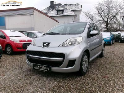 Grau Gebraucht 2011 Peugeot 107 Kleinwagen | € 3.490