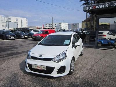 Gebraucht Kia Rio Attract 86 PS (63 kW) 2015 Weiß Kleinwagen