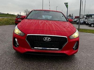 Rot Gebraucht 2017 Hyundai i30 Life Limousine | € 9.890 (Fairer Preis)