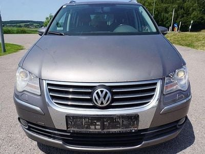 Grau Gebraucht 2010 VW Touran Highline Van / Kleinbus | € 2.590
