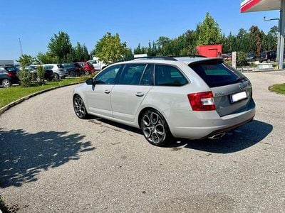 Grau Gebraucht 2016 Skoda Octavia RS Kombi | € 22.000 (Teuer)