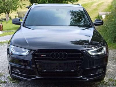 Schwarz Gebraucht 2012 Audi A4 Sport Kombi | € 12.000 (Etwas zu teuer)