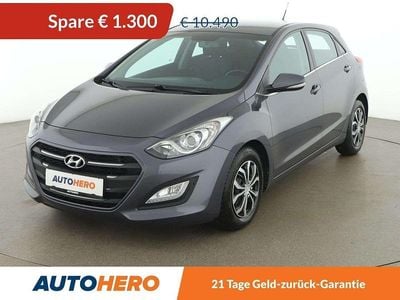 Grau Gebraucht 2015 Hyundai i30 Comfort Kleinwagen | € 9.190 (Fairer Preis)