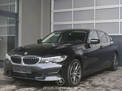 Schwarz Gebraucht 2021 BMW 330e Sport Line Limousine | € 25.980 (Etwas zu teuer)