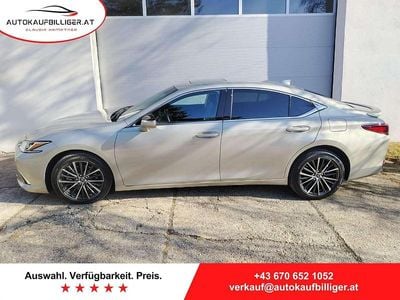 Silber Gebraucht 2024 Lexus ES300 Business Edition Limousine | € 42.490