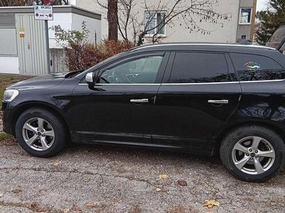 Gebraucht Volvo XC60 R-Design Momentum 181 PS (133 kW) 2014 Schwarz SUV