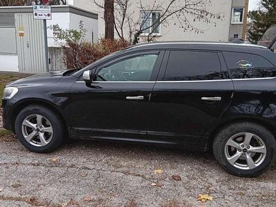 Schwarz Gebraucht 2014 Volvo XC60 R-Design Momentum SUV | € 10.250 (Fairer Preis)