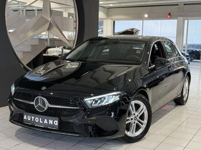 Schwarz Gebraucht 2024 Mercedes 200 Kleinwagen | € 32.990