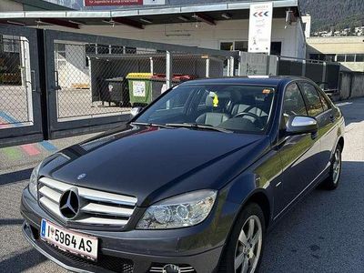 Grau Gebraucht 2007 Mercedes C180 Classic Limousine | € 7.490 (Etwas zu teuer)