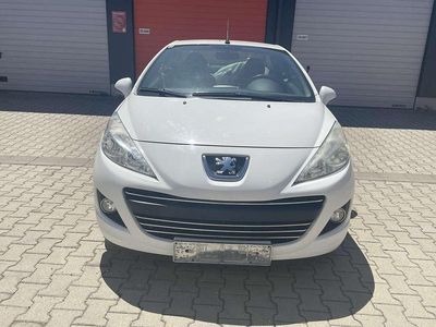 Weiß Gebraucht 2011 Peugeot 207 Filou Cabrio | € 3.500