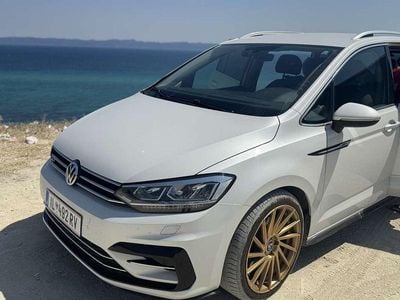 Weiß Gebraucht 2017 VW Touran Highline Van / Kleinbus | € 28.500
