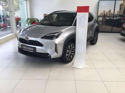 Neu Toyota Yaris Active 92 PS (67 kW) 2025 Silber Limousine