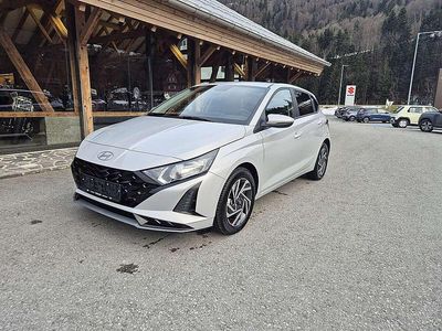 Neu Hyundai i20 101 PS (74 kW) 2025 Grau Kleinwagen