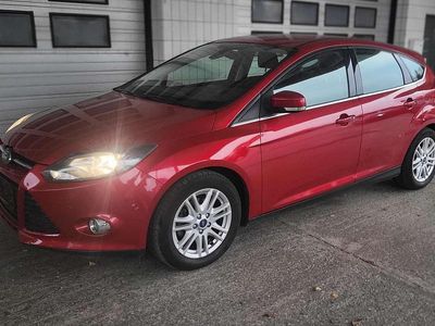 Rot Gebraucht 2014 Ford Focus Titanium Kleinwagen | € 7.990