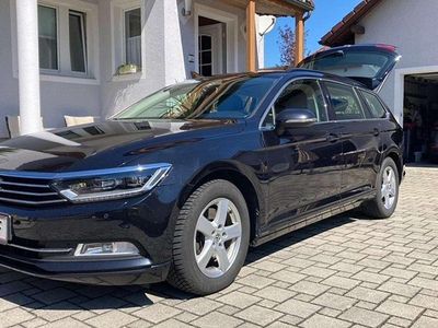 Schwarz Gebraucht 2015 VW Passat Comfortline Kombi | € 12.490 (Etwas zu teuer)