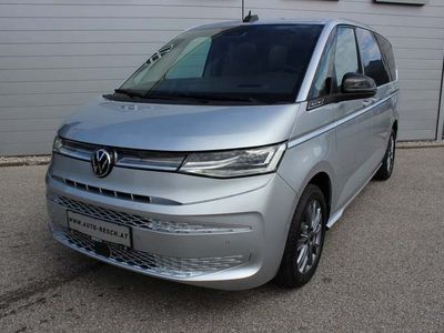 Gebraucht VW Multivan Style 150 PS (110 kW) 2024 Silber  metallic Van