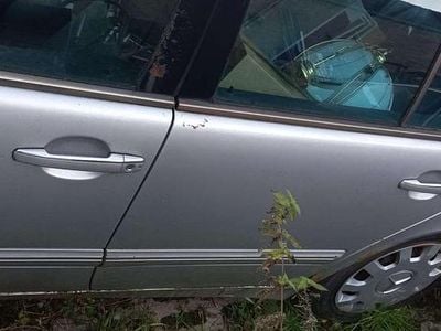 Silber Gebraucht 2001 Mercedes E270 Limousine | € 3.500