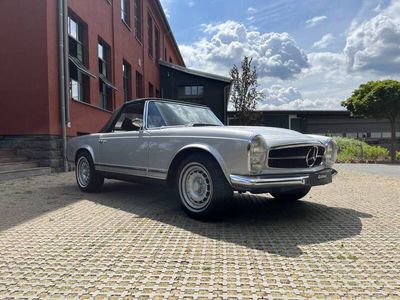 Silber Gebraucht 1965 Mercedes 230 Cabrio | € 109.000
