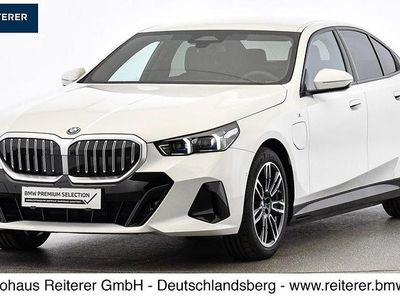 Weiß (alpinweiß) Gebraucht 2024 BMW 530e M Sport | € 59.990