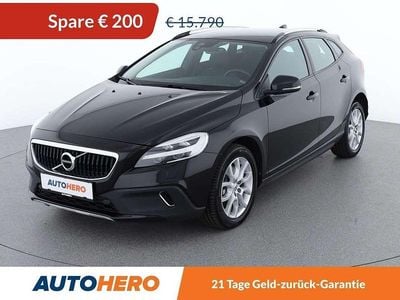 Schwarz Gebraucht 2017 Volvo V40 Momentum Kleinwagen | € 15.590 (Teuer)