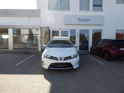 Weiß Gebraucht 2014 Toyota Auris Active Limousine | € 10.990 (Teuer)