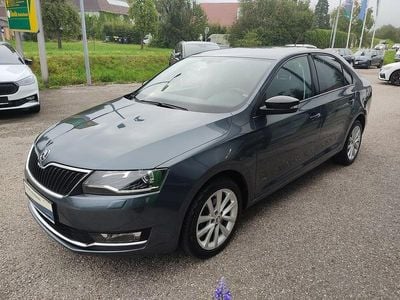 Dunkelgrau metallic Gebraucht 2018 Skoda Rapid Sport | € 9.900 (Fairer Preis)