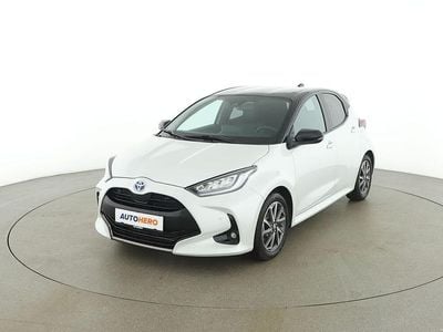 Weiß Gebraucht 2022 Toyota Yaris Hybrid Style Limousine | € 19.390 (Etwas zu teuer)