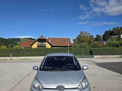Silber Gebraucht 2017 Hyundai i10 Kleinwagen | € 11.500