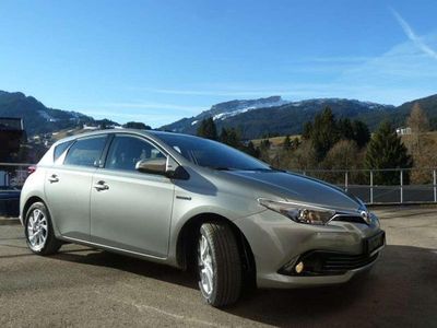 Silber Gebraucht 2016 Toyota Auris Edition-S Limousine | € 14.990