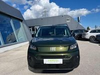 Neu Fiat Doblò Tech 131 PS (96 kW) 2025 Grün Van / Kleinbus