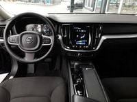 Gebraucht Volvo V60 Momentum 197 PS (144 kW) 2021 Schwarz metallic Kombi