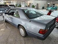 Gebraucht Mercedes E300 179 PS (131 kW) 1989 Blau Coupé